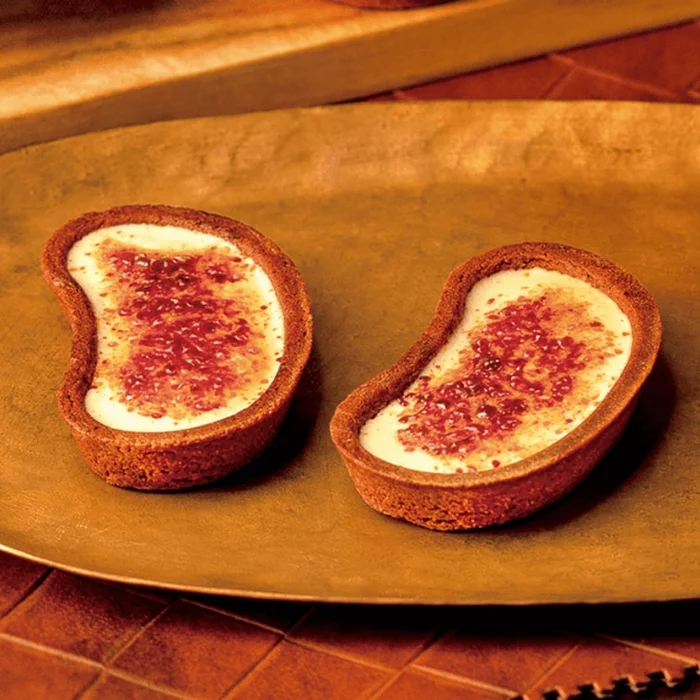 The No.1 Japanese SouvenirTOKYOBANANA Creme Brulee Egg Tart 5 PCs