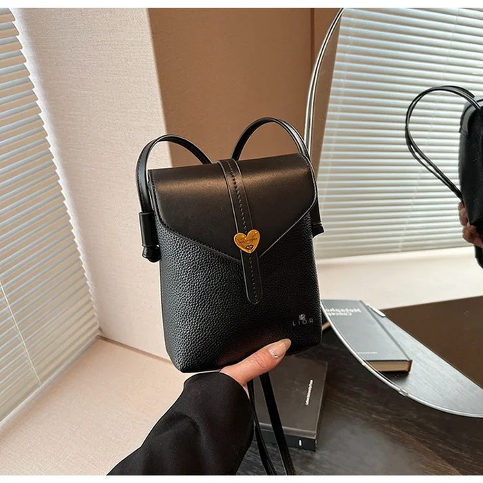 Vintage Crossbody Shoulder Purse with Heart Closure